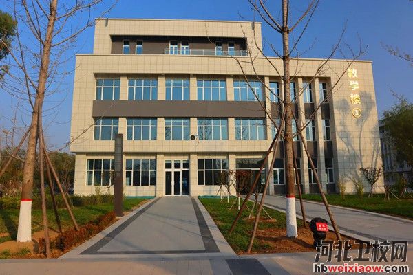 邢臺(tái)應(yīng)用技術(shù)職業(yè)學(xué)院辦公樓